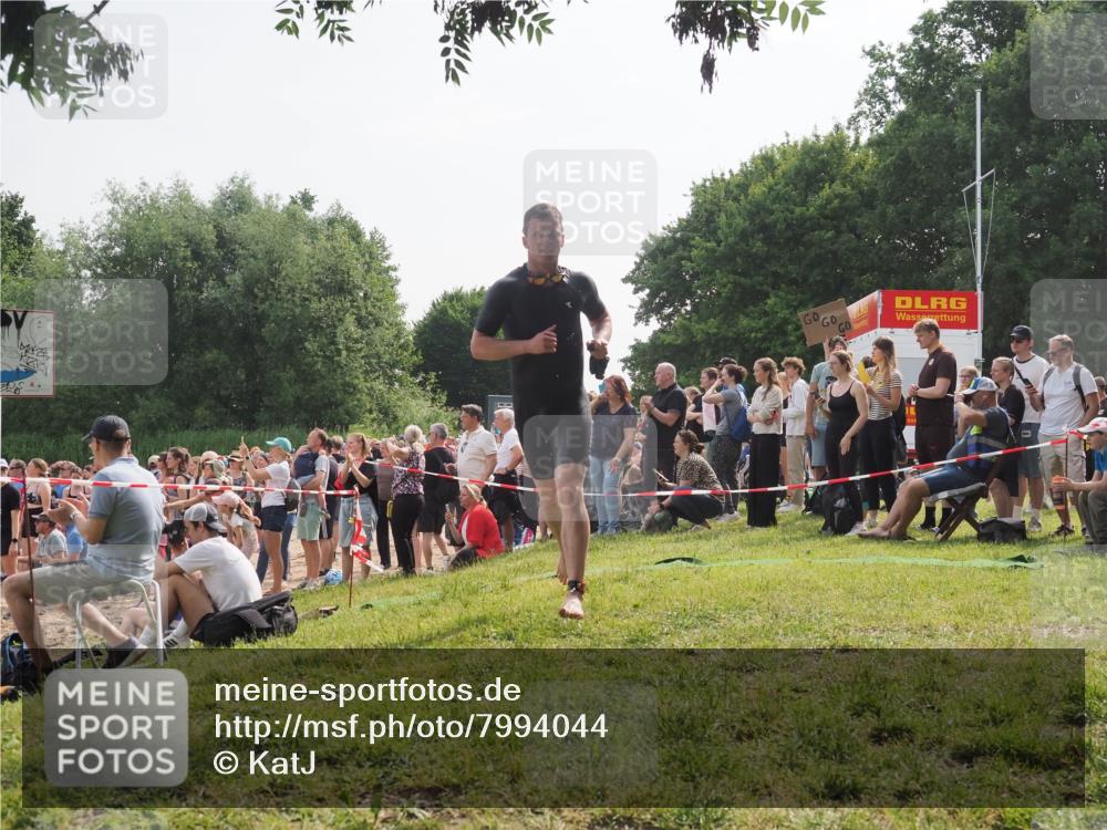 15.06.2025 - 27. Vierlanden-Triathlon KatJ http://msf.ph/oto/7994044 15.06.2025 09:54:37 Schwimmen 253, 262, 294, 318, 354 meine-sportfotos.de