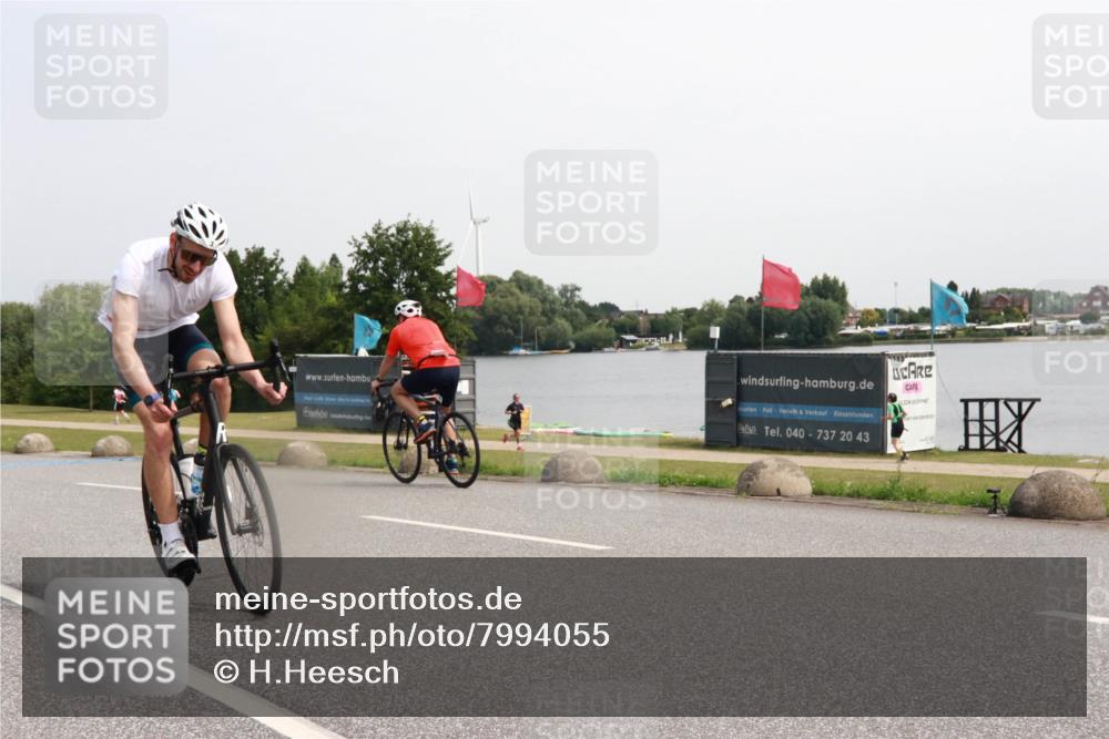 21.06.2025 - 27. Vierlanden-Triathlon H.Heesch http://msf.ph/oto/7994055 15.06.2025 11:20:10 Radfahren 3, 115, 232, 789, 811, 852, 968 meine-sportfotos.de