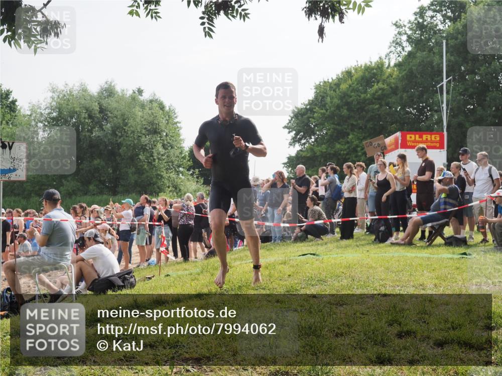 15.06.2025 - 27. Vierlanden-Triathlon KatJ http://msf.ph/oto/7994062 15.06.2025 09:54:37 Schwimmen 253, 262, 294, 318, 354 meine-sportfotos.de