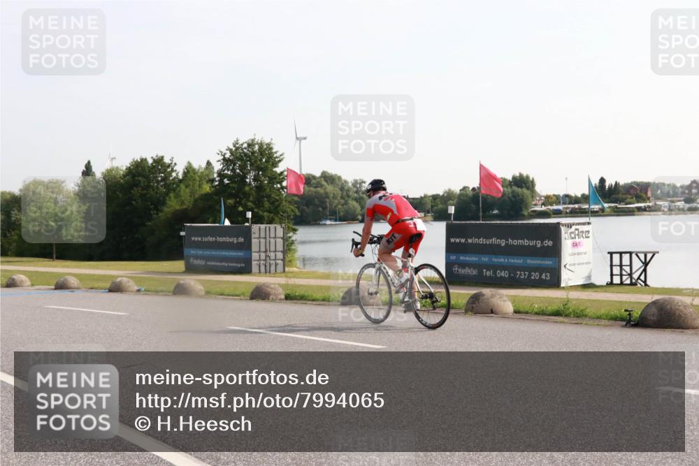 15.06.2025 - 27. Vierlanden-Triathlon H.Heesch http://msf.ph/oto/7994065 15.06.2025 09:05:02 Radfahren 82 meine-sportfotos.de