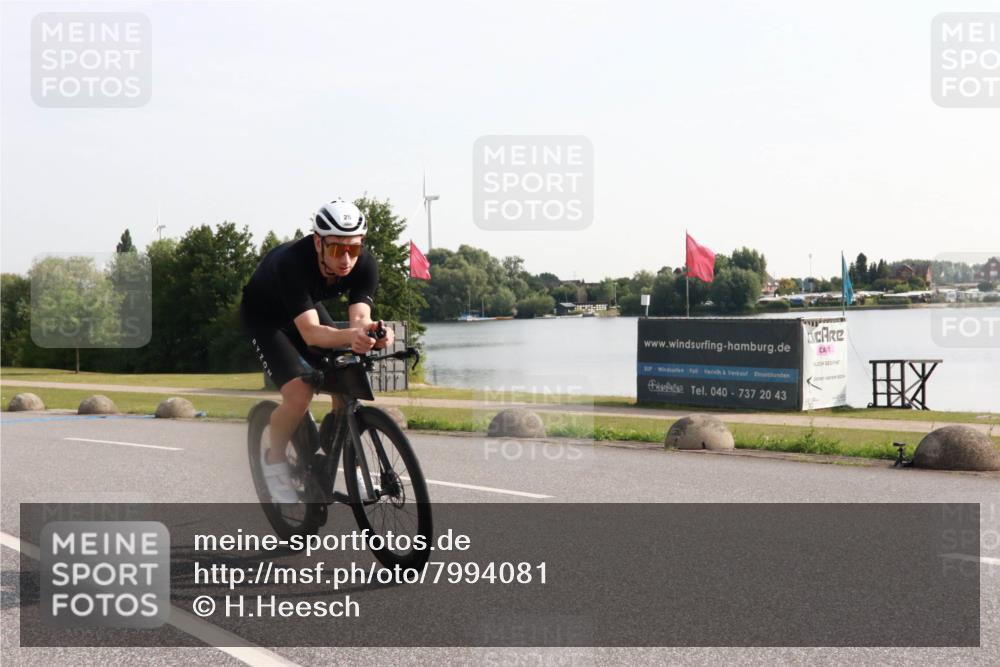 15.06.2025 - 27. Vierlanden-Triathlon H.Heesch http://msf.ph/oto/7994081 15.06.2025 09:05:10 Radfahren 25, 162, 232 meine-sportfotos.de