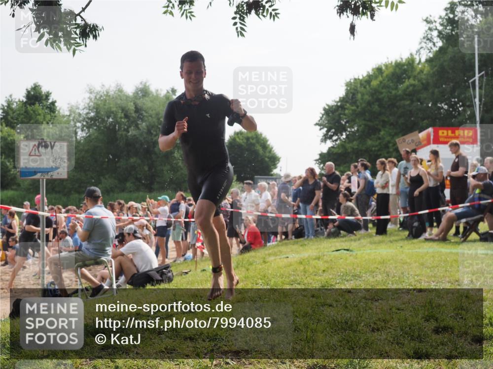 15.06.2025 - 27. Vierlanden-Triathlon KatJ http://msf.ph/oto/7994085 15.06.2025 09:54:37 Schwimmen 253, 262, 294, 318, 354 meine-sportfotos.de