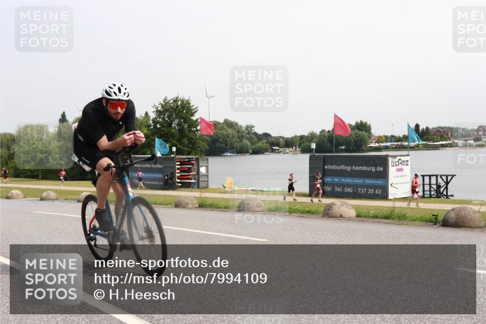 21.06.2025 - 27. Vierlanden-Triathlon H.Heesch http://msf.ph/oto/7994109 15.06.2025 11:20:35 Radfahren 114 meine-sportfotos.de