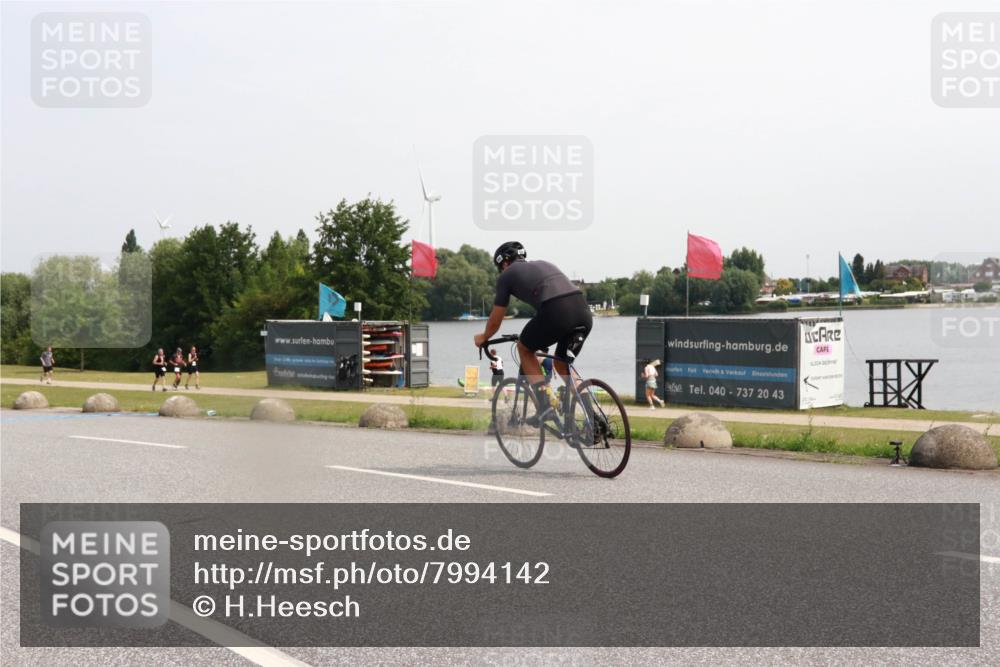 21.06.2025 - 27. Vierlanden-Triathlon H.Heesch http://msf.ph/oto/7994142 15.06.2025 11:20:52 Radfahren 237, 952, 962 meine-sportfotos.de