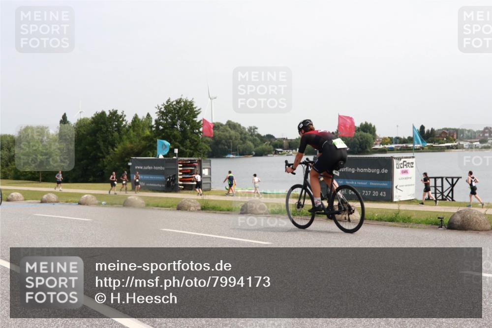 21.06.2025 - 27. Vierlanden-Triathlon H.Heesch http://msf.ph/oto/7994173 15.06.2025 11:20:55 Radfahren 237, 921, 952, 958, 962, 966 meine-sportfotos.de