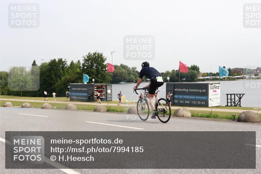 21.06.2025 - 27. Vierlanden-Triathlon H.Heesch http://msf.ph/oto/7994185 15.06.2025 11:21:02 Radfahren 856, 921, 966 meine-sportfotos.de