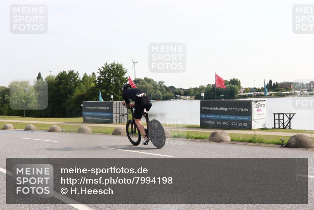 15.06.2025 - 27. Vierlanden-Triathlon H.Heesch http://msf.ph/oto/7994198 15.06.2025 09:07:27 Radfahren 157, 178 meine-sportfotos.de