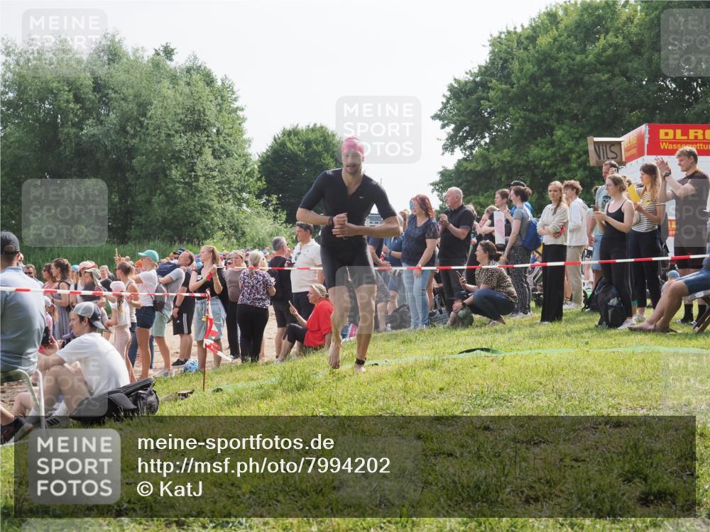 15.06.2025 - 27. Vierlanden-Triathlon KatJ http://msf.ph/oto/7994202 15.06.2025 09:54:40 Schwimmen 262, 294, 318, 354 meine-sportfotos.de
