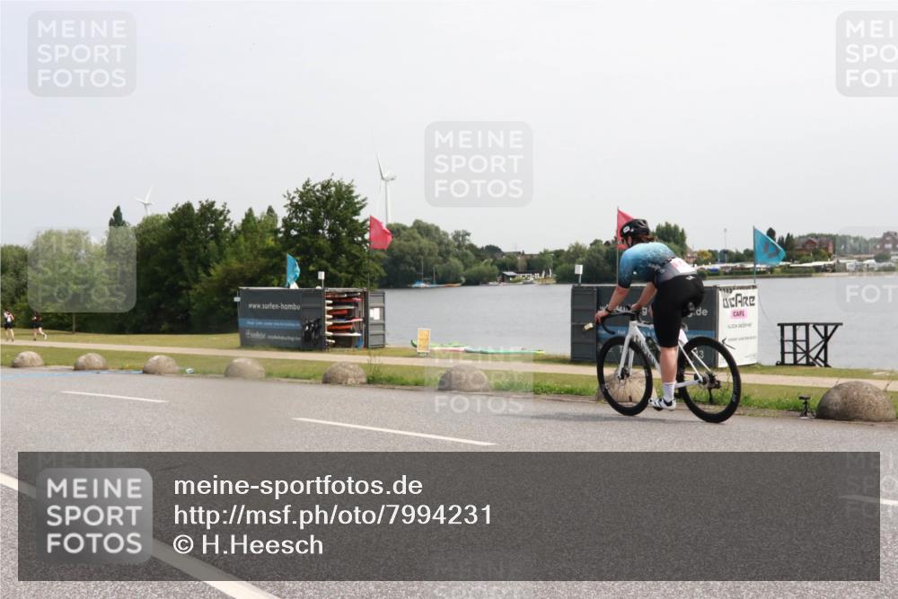 21.06.2025 - 27. Vierlanden-Triathlon H.Heesch http://msf.ph/oto/7994231 15.06.2025 11:21:10 Radfahren 93, 142, 856 meine-sportfotos.de