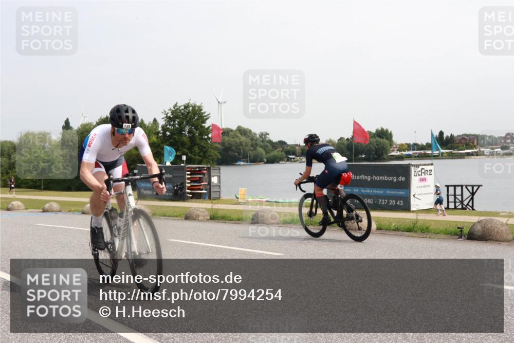 21.06.2025 - 27. Vierlanden-Triathlon H.Heesch http://msf.ph/oto/7994254 15.06.2025 11:21:18 Radfahren 139, 703, 928 meine-sportfotos.de