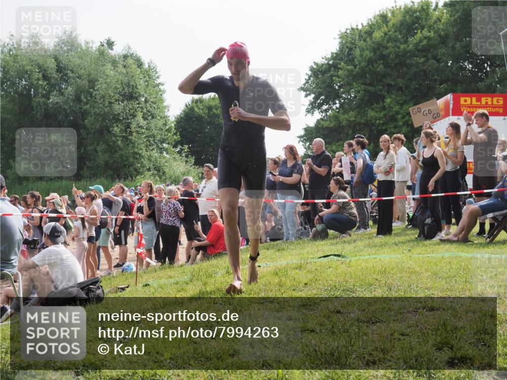 15.06.2025 - 27. Vierlanden-Triathlon KatJ http://msf.ph/oto/7994263 15.06.2025 09:54:41 Schwimmen 262, 294, 318, 354 meine-sportfotos.de