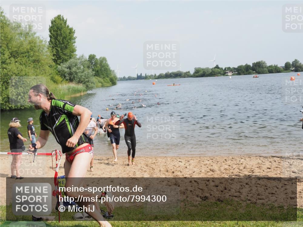 21.06.2025 - 27. Vierlanden-Triathlon MichiJ http://msf.ph/oto/7994300 15.06.2026 09:56:07 Schwimmen 268, 277, 285, 310, 312, 315, 349, 357 meine-sportfotos.de