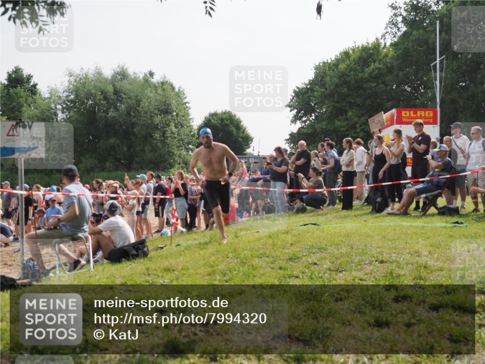 15.06.2025 - 27. Vierlanden-Triathlon KatJ http://msf.ph/oto/7994320 15.06.2025 09:54:43 Schwimmen 262, 294, 297, 318 meine-sportfotos.de