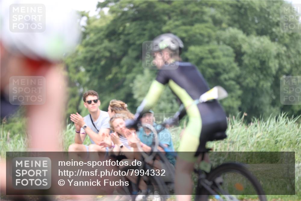 15.06.2025 - 7 Türme Triathlon Yannick Fuchs http://msf.ph/oto/7994332 15.06.2025 13:08:16 Radfahren 321, 338, 600, 603, 1065 meine-sportfotos.de