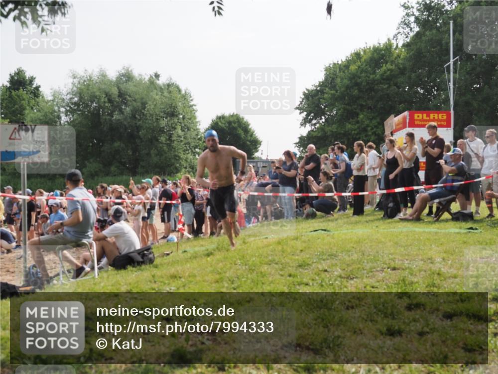 15.06.2025 - 27. Vierlanden-Triathlon KatJ http://msf.ph/oto/7994333 15.06.2025 09:54:43 Schwimmen 262, 294, 297, 318 meine-sportfotos.de