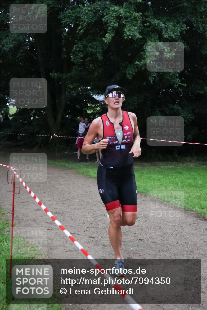 21.06.2025 - 27. Vierlanden-Triathlon Lena Gebhardt http://msf.ph/oto/7994350 15.06.2025 13:47:30 Laufen  meine-sportfotos.de