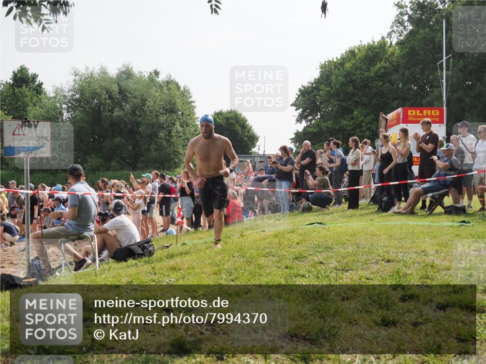 15.06.2025 - 27. Vierlanden-Triathlon KatJ http://msf.ph/oto/7994370 15.06.2025 09:54:43 Schwimmen 262, 294, 297, 318 meine-sportfotos.de