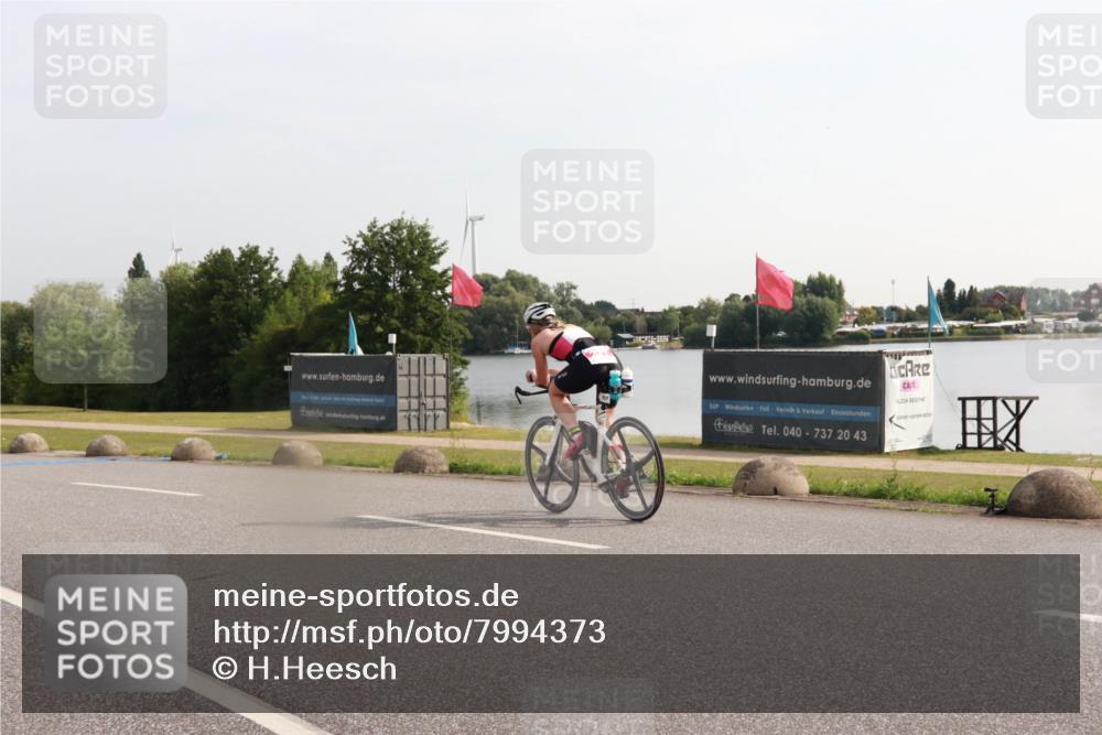15.06.2025 - 27. Vierlanden-Triathlon H.Heesch http://msf.ph/oto/7994373 15.06.2025 09:09:14 Radfahren 227, 242 meine-sportfotos.de
