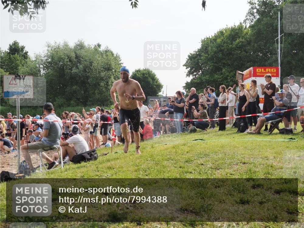 15.06.2025 - 27. Vierlanden-Triathlon KatJ http://msf.ph/oto/7994388 15.06.2025 09:54:43 Schwimmen 262, 294, 297, 318 meine-sportfotos.de