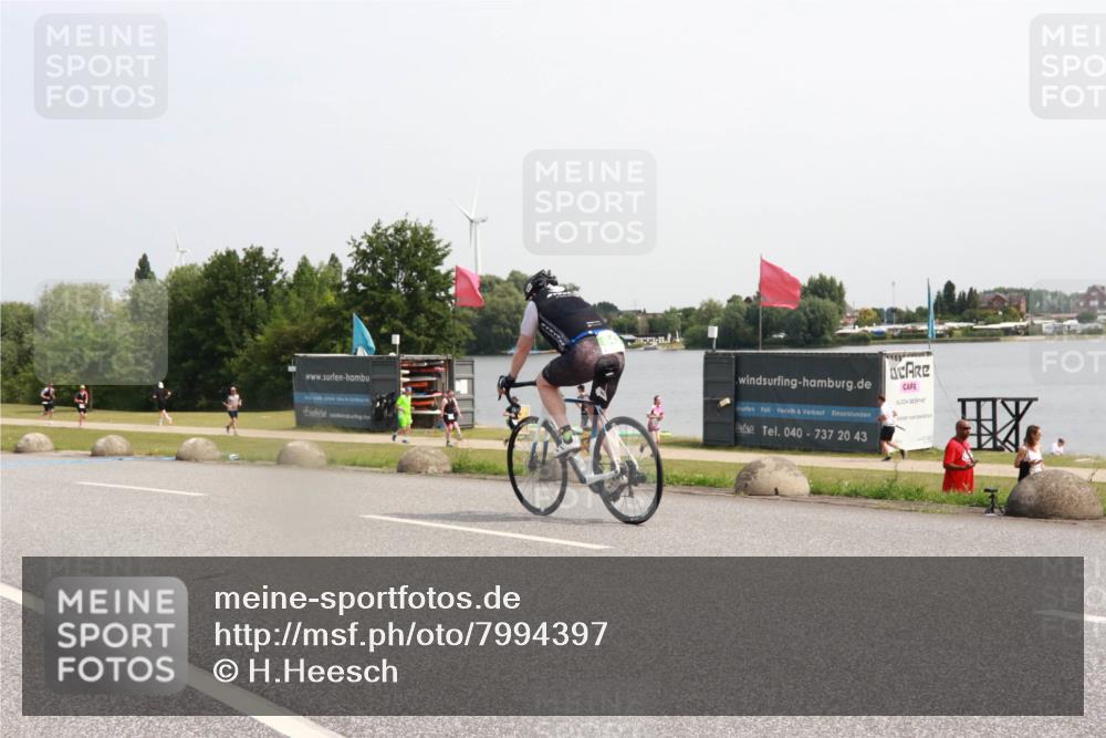 21.06.2025 - 27. Vierlanden-Triathlon H.Heesch http://msf.ph/oto/7994397 15.06.2025 11:21:59 Radfahren 225 meine-sportfotos.de