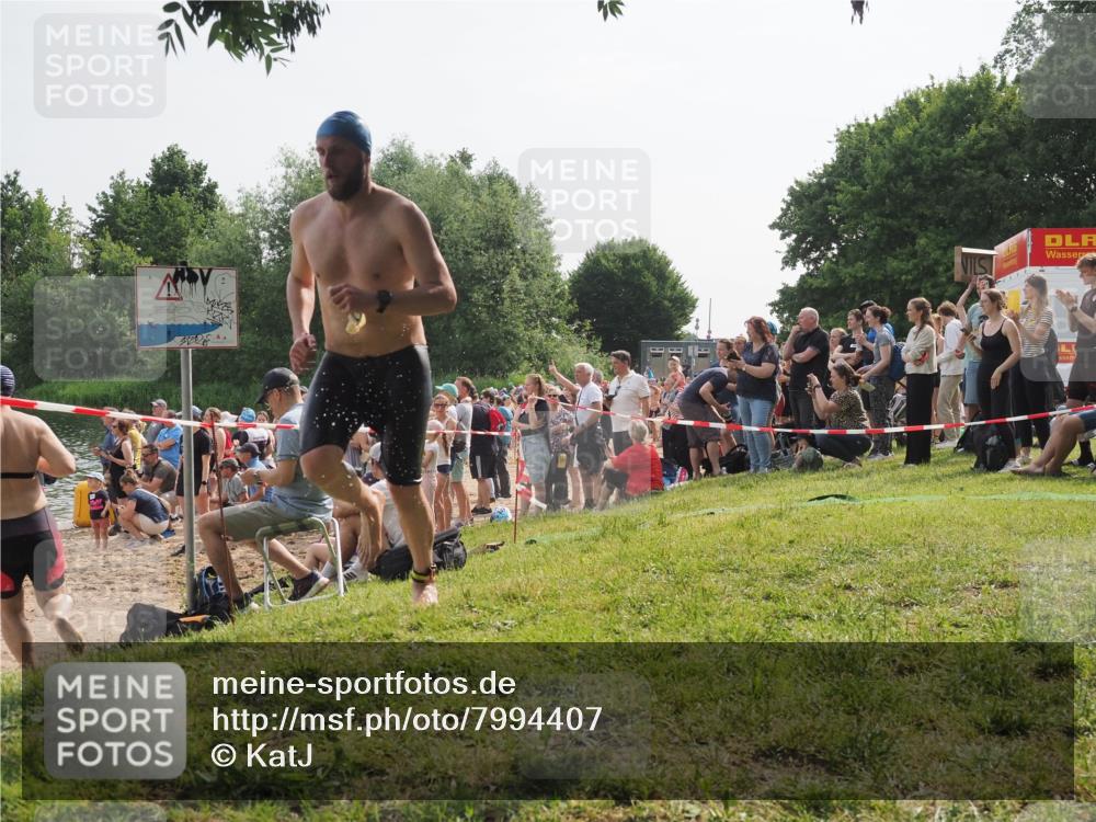 15.06.2025 - 27. Vierlanden-Triathlon KatJ http://msf.ph/oto/7994407 15.06.2025 09:54:44 Schwimmen 262, 294, 297, 318 meine-sportfotos.de