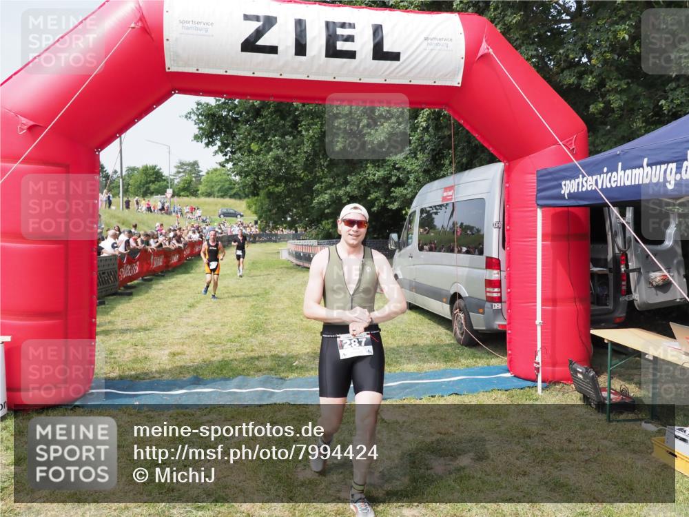 21.06.2025 - 27. Vierlanden-Triathlon MichiJ http://msf.ph/oto/7994424 15.06.2026 11:17:53 Ziel 287, 293, 456 meine-sportfotos.de