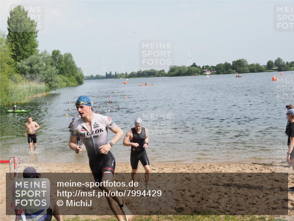 21.06.2025 - 27. Vierlanden-Triathlon MichiJ http://msf.ph/oto/7994429 15.06.2026 09:56:13 Schwimmen 260, 268, 277, 285, 314, 315, 323, 349, 357 meine-sportfotos.de