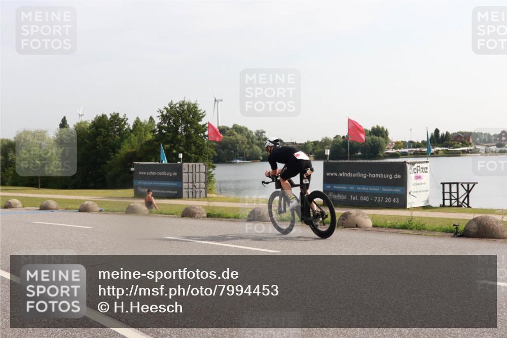 15.06.2025 - 27. Vierlanden-Triathlon H.Heesch http://msf.ph/oto/7994453 15.06.2025 09:10:29 Radfahren 25, 83 meine-sportfotos.de