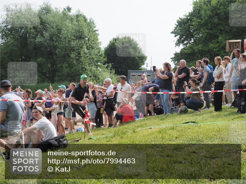 15.06.2025 - 27. Vierlanden-Triathlon KatJ http://msf.ph/oto/7994463 15.06.2025 09:54:49 Schwimmen 262, 294, 297, 361 meine-sportfotos.de