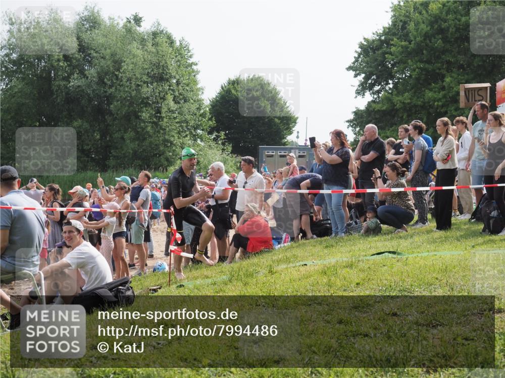 15.06.2025 - 27. Vierlanden-Triathlon KatJ http://msf.ph/oto/7994486 15.06.2025 09:54:49 Schwimmen 262, 294, 297, 361 meine-sportfotos.de