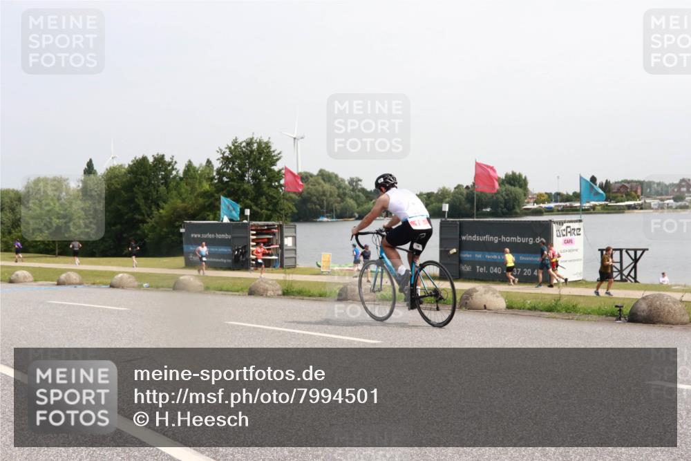 21.06.2025 - 27. Vierlanden-Triathlon H.Heesch http://msf.ph/oto/7994501 15.06.2025 11:22:19 Radfahren 207 meine-sportfotos.de
