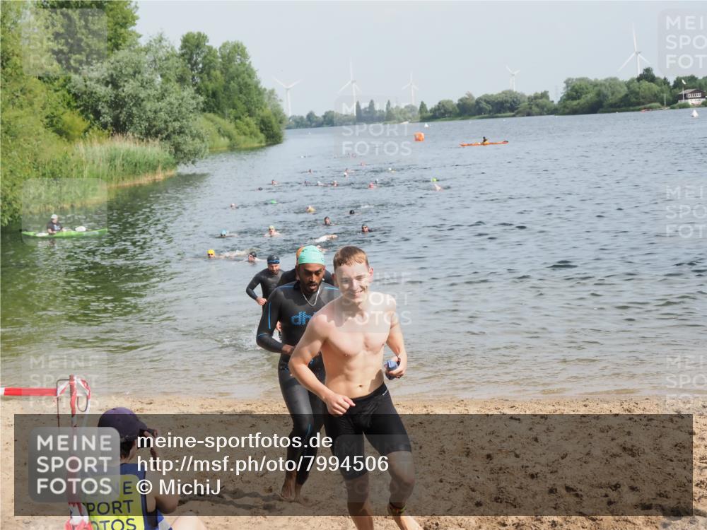 21.06.2025 - 27. Vierlanden-Triathlon MichiJ http://msf.ph/oto/7994506 15.06.2026 09:56:18 Schwimmen 260, 314, 315, 323, 349, 438 meine-sportfotos.de
