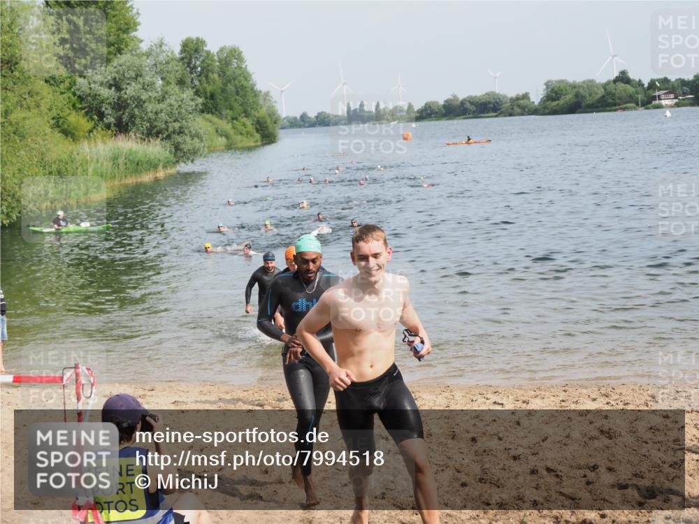 21.06.2025 - 27. Vierlanden-Triathlon MichiJ http://msf.ph/oto/7994518 15.06.2026 09:56:18 Schwimmen 260, 314, 315, 323, 349, 438 meine-sportfotos.de