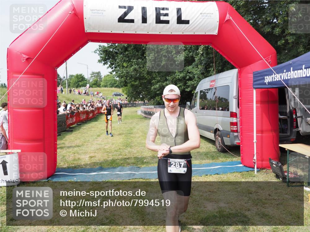 21.06.2025 - 27. Vierlanden-Triathlon MichiJ http://msf.ph/oto/7994519 15.06.2026 11:17:54 Ziel 287, 293, 389, 456 meine-sportfotos.de