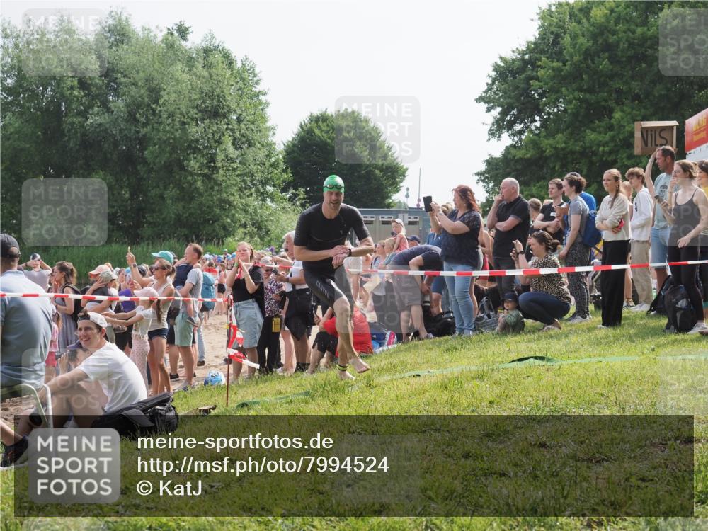 15.06.2025 - 27. Vierlanden-Triathlon KatJ http://msf.ph/oto/7994524 15.06.2025 09:54:49 Schwimmen 262, 294, 297, 361 meine-sportfotos.de