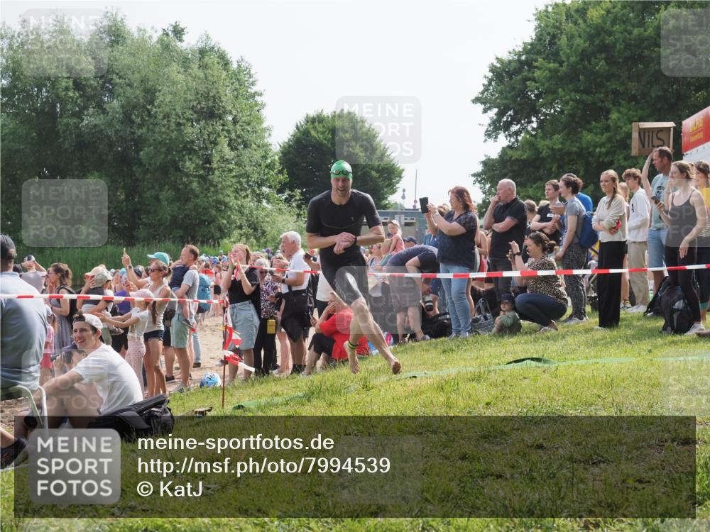 15.06.2025 - 27. Vierlanden-Triathlon KatJ http://msf.ph/oto/7994539 15.06.2025 09:54:49 Schwimmen 262, 294, 297, 361 meine-sportfotos.de