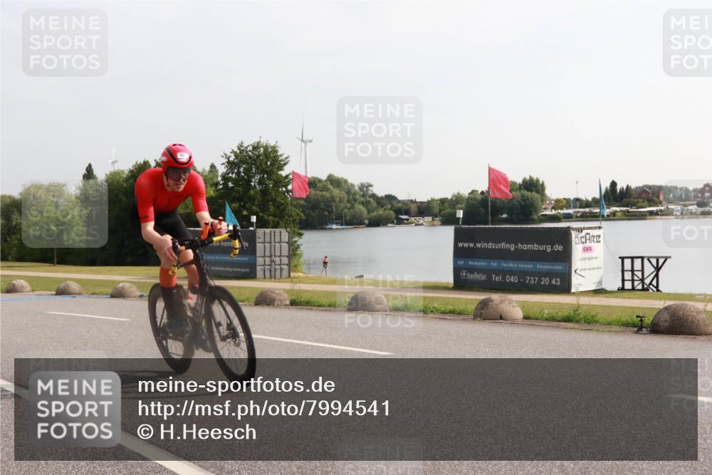 15.06.2025 - 27. Vierlanden-Triathlon H.Heesch http://msf.ph/oto/7994541 15.06.2025 09:11:37 Radfahren 80 meine-sportfotos.de