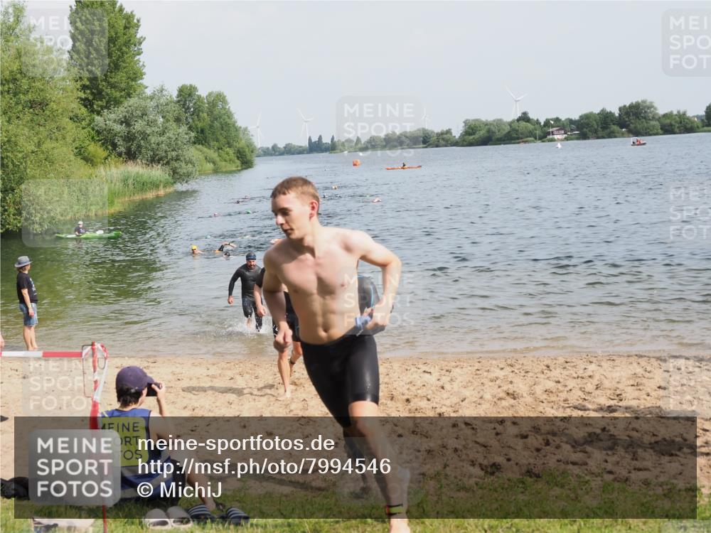 21.06.2025 - 27. Vierlanden-Triathlon MichiJ http://msf.ph/oto/7994546 15.06.2026 09:56:19 Schwimmen 260, 314, 315, 323, 349, 438 meine-sportfotos.de
