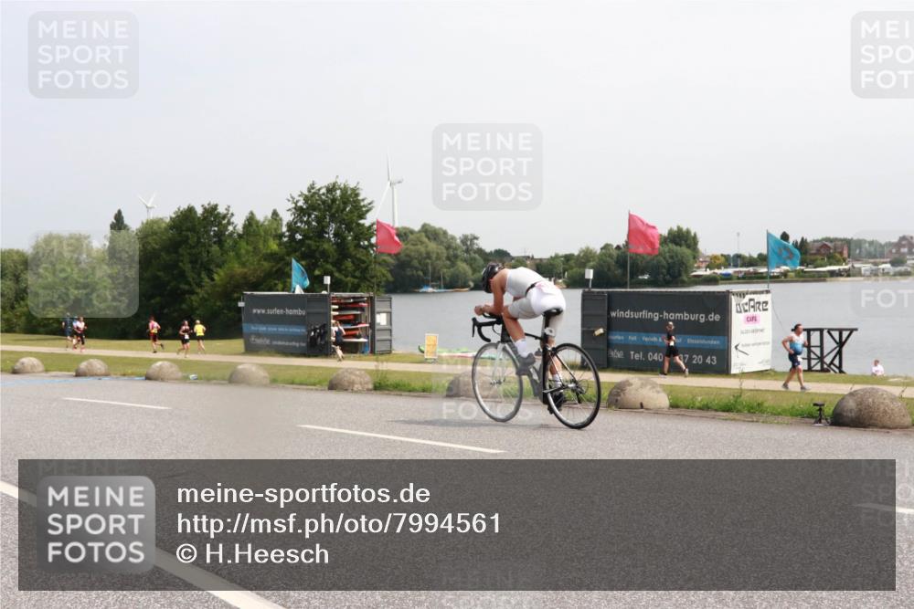 21.06.2025 - 27. Vierlanden-Triathlon H.Heesch http://msf.ph/oto/7994561 15.06.2025 11:22:30 Radfahren 218, 767, 920 meine-sportfotos.de