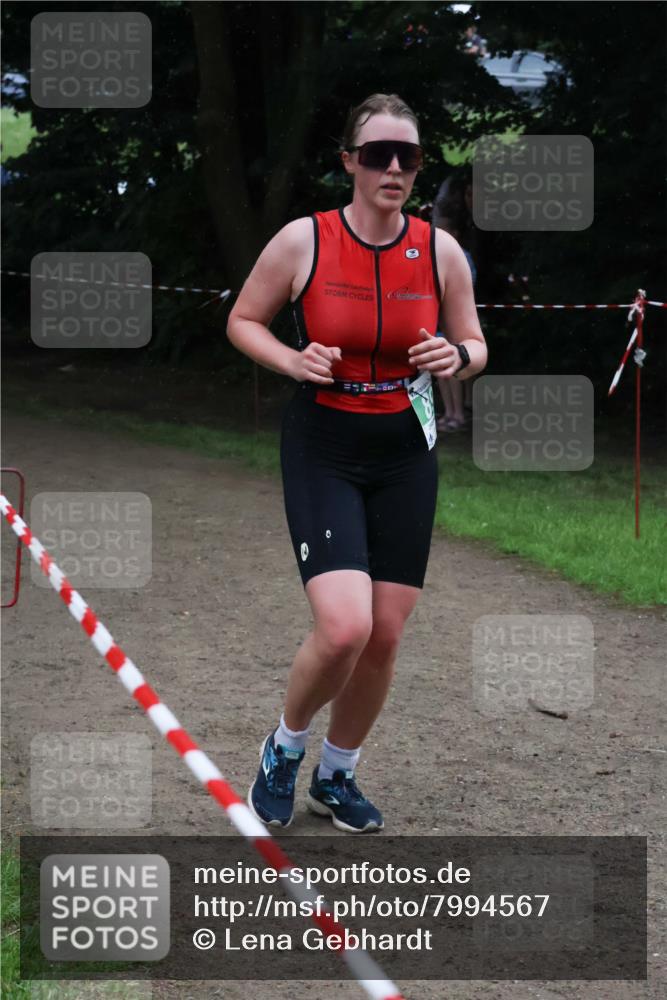 21.06.2025 - 27. Vierlanden-Triathlon Lena Gebhardt http://msf.ph/oto/7994567 15.06.2025 13:48:07 Laufen  meine-sportfotos.de