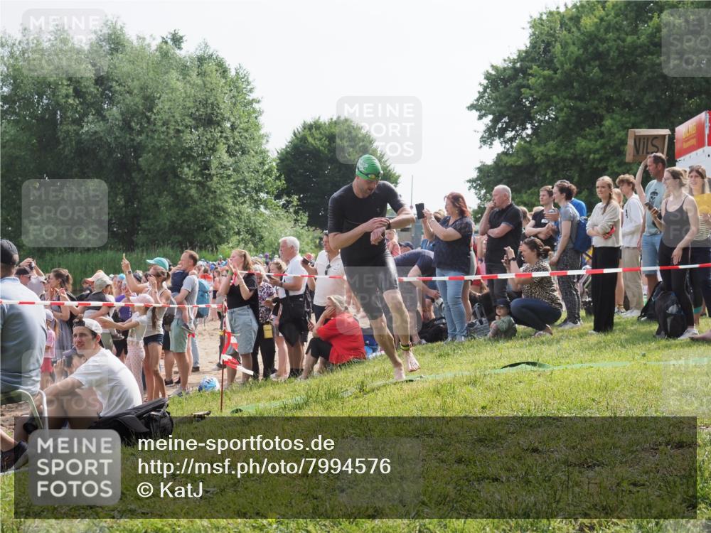 15.06.2025 - 27. Vierlanden-Triathlon KatJ http://msf.ph/oto/7994576 15.06.2025 09:54:50 Schwimmen 294, 297, 319, 361 meine-sportfotos.de