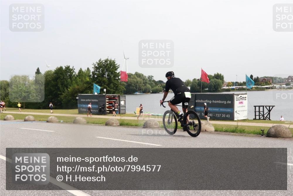 21.06.2025 - 27. Vierlanden-Triathlon H.Heesch http://msf.ph/oto/7994577 15.06.2025 11:22:36 Radfahren 74, 198, 920, 951 meine-sportfotos.de