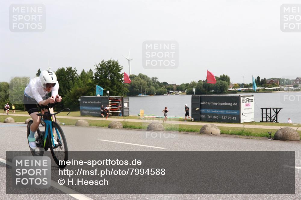 21.06.2025 - 27. Vierlanden-Triathlon H.Heesch http://msf.ph/oto/7994588 15.06.2025 11:22:36 Radfahren 74, 198, 920, 951 meine-sportfotos.de