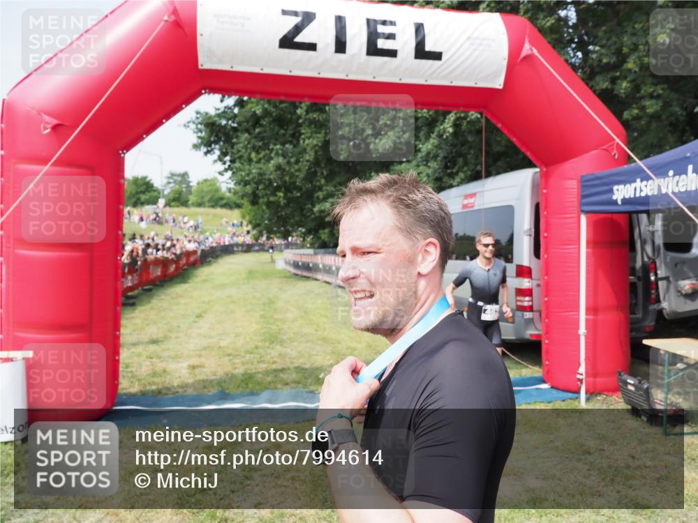 21.06.2025 - 27. Vierlanden-Triathlon MichiJ http://msf.ph/oto/7994614 15.06.2026 11:18:08 Ziel 462 meine-sportfotos.de