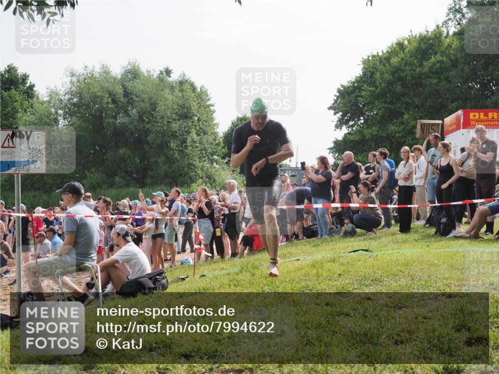 15.06.2025 - 27. Vierlanden-Triathlon KatJ http://msf.ph/oto/7994622 15.06.2025 09:54:50 Schwimmen 294, 297, 319, 361 meine-sportfotos.de