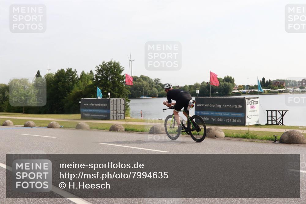 15.06.2025 - 27. Vierlanden-Triathlon H.Heesch http://msf.ph/oto/7994635 15.06.2025 09:12:36 Radfahren 151, 159 meine-sportfotos.de