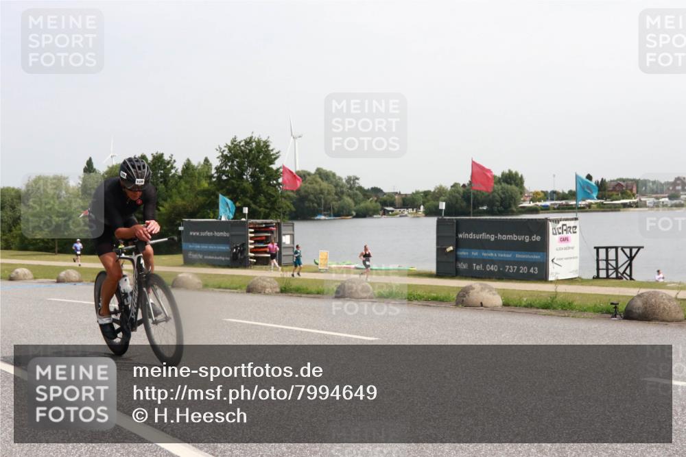 21.06.2025 - 27. Vierlanden-Triathlon H.Heesch http://msf.ph/oto/7994649 15.06.2025 11:22:59 Radfahren 109, 770, 776, 946 meine-sportfotos.de