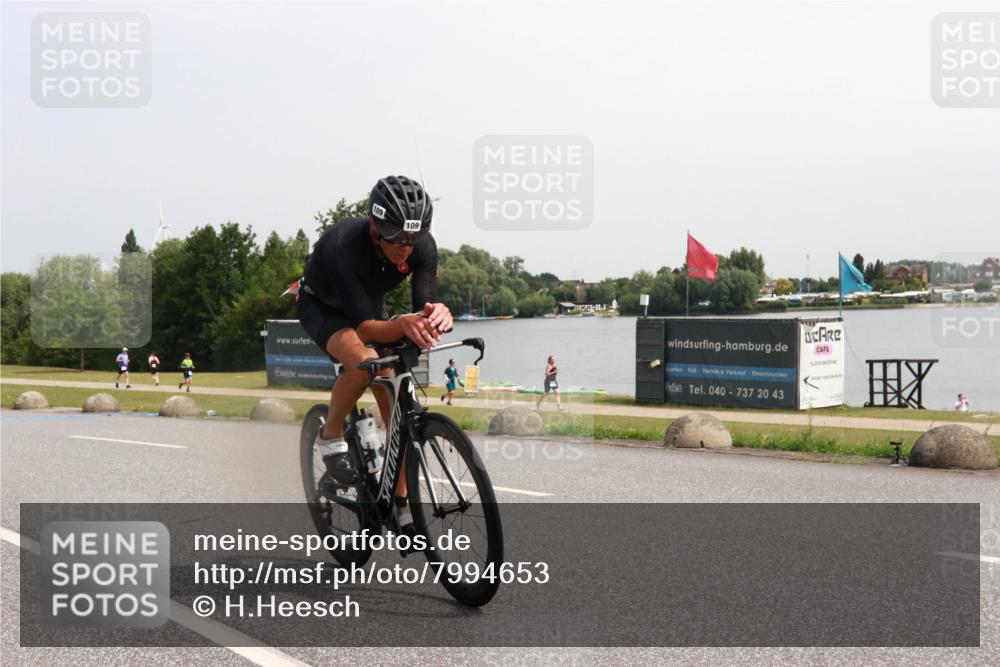 21.06.2025 - 27. Vierlanden-Triathlon H.Heesch http://msf.ph/oto/7994653 15.06.2025 11:22:59 Radfahren 109, 770, 776, 946 meine-sportfotos.de