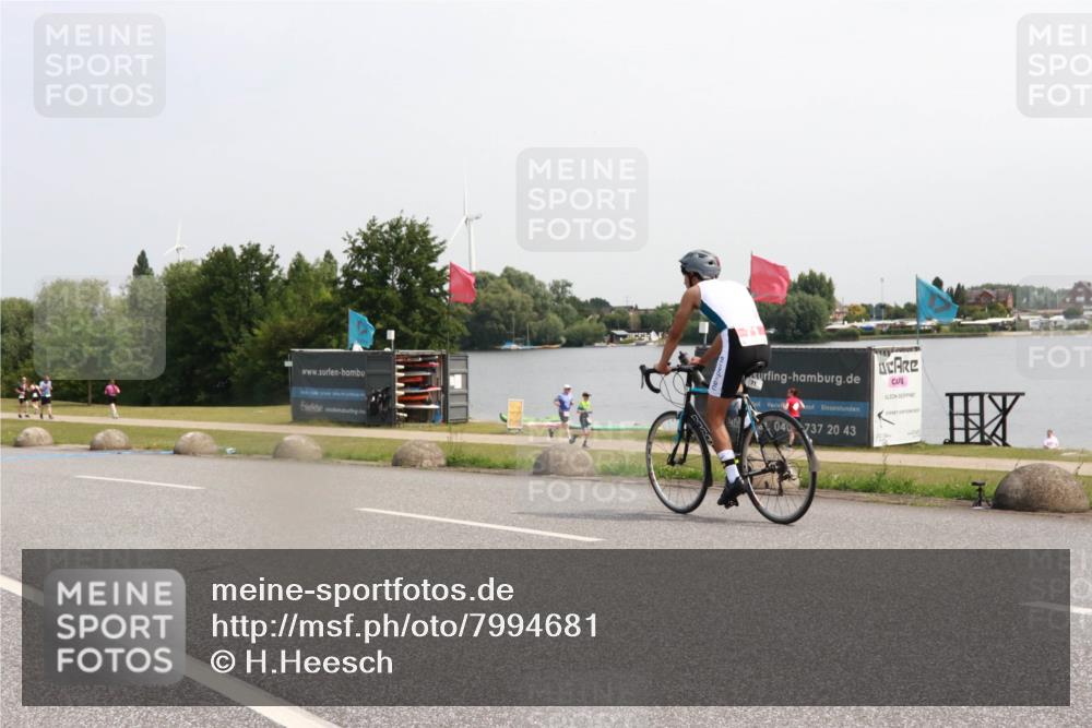 21.06.2025 - 27. Vierlanden-Triathlon H.Heesch http://msf.ph/oto/7994681 15.06.2025 11:23:05 Radfahren 770, 946, 963 meine-sportfotos.de