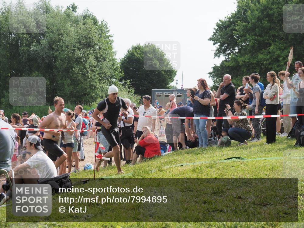 15.06.2025 - 27. Vierlanden-Triathlon KatJ http://msf.ph/oto/7994695 15.06.2025 09:54:55 Schwimmen 297, 319, 336, 344, 361 meine-sportfotos.de